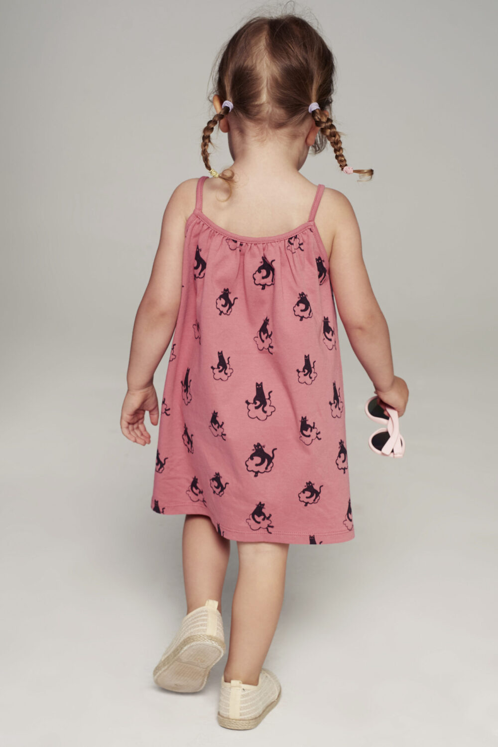 Sukienka dla dziecka na ramiaczkach rozowa Koty tyl scaled 1
